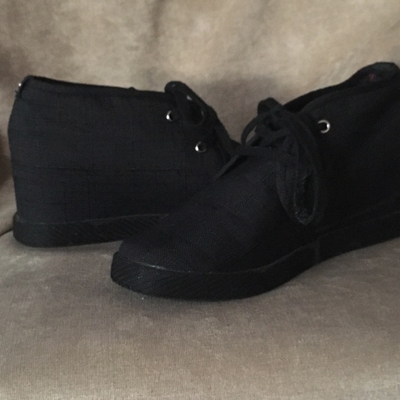 ALDO Woman’s Ankle Boots / Booties - Picture 3 of 6